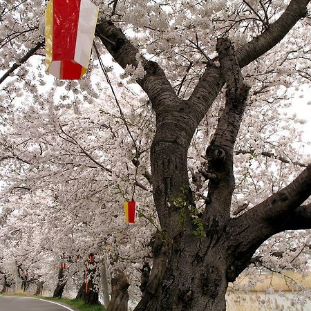 ホテル 割烹の宿湖畔 新潟市 エクステリア 写真