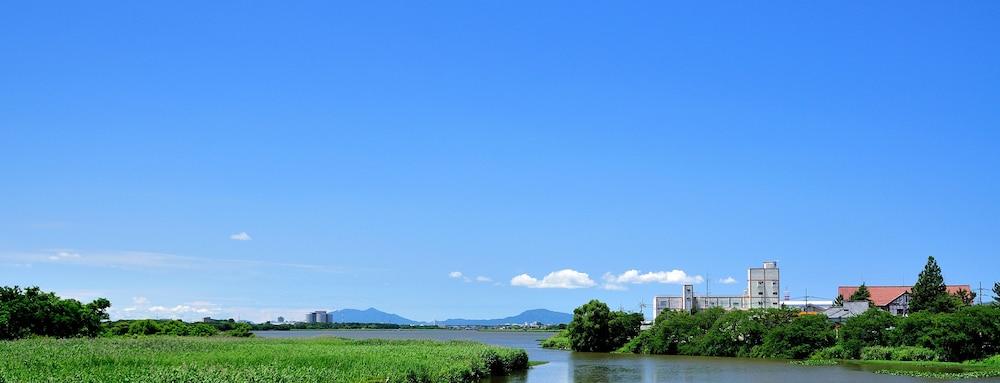 ホテル 割烹の宿湖畔 新潟市 エクステリア 写真