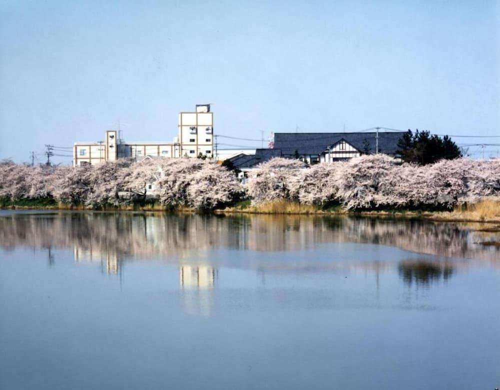 割烹の宿湖畔 新潟市 エクステリア 写真