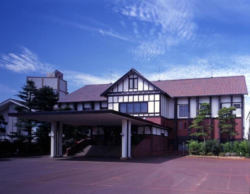 割烹の宿湖畔 新潟市 エクステリア 写真